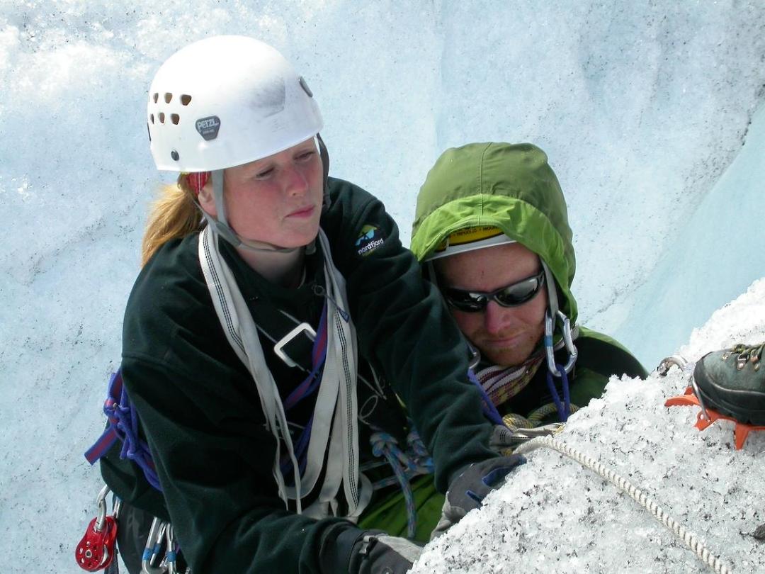 Instructor Rescue course Image 1 a couple of people that are standing in the snow